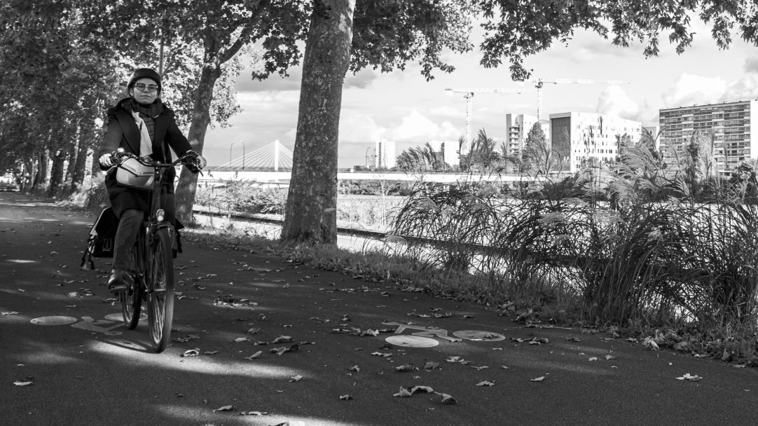 Cycliste bord de loire nantes