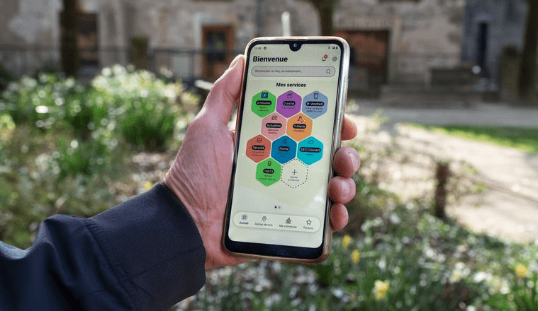 Illustration de la nouvelle version de l'application Nantes Métropole dans ma poche.