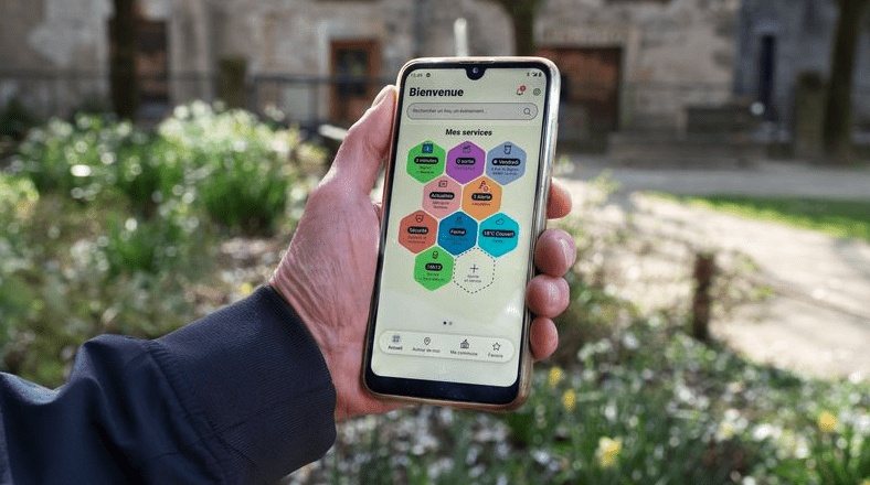 Illustration de la nouvelle version de l'application Nantes Métropole dans ma poche.